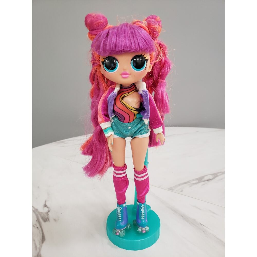 WITH STAND LOL SURPRISE OMG House of Surprise Doll Series 2 Roller Chick